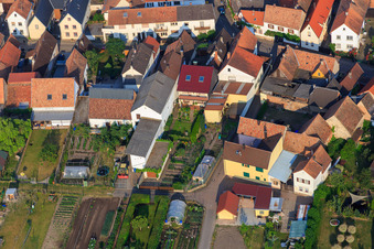 Häckgasse in Zeiskam im Bundesland Rheinland-Pfalz, Deutschland von oben