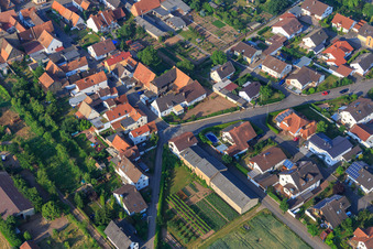 Schulstr in Ottersheim bei Landau im Bundesland Rheinland-Pfalz, Deutschland