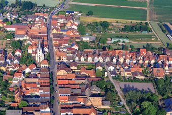 Kirche in der Lange Straße x Waldstr in Ottersheim bei Landau im Bundesland Rheinland-Pfalz, Deutschland