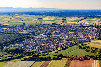 Stadtansicht aus Südosten in Rülzheim im Bundesland Rheinland-Pfalz, Deutschland