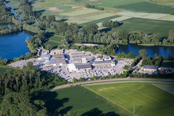 Gelände und Abraum- Flächen des Kies- Tagebau Kieswerk Wolf - Markus Wolf Kieswerk und Transporte in Leimersheim im Bundesland Rheinland-Pfalz, Deutschland