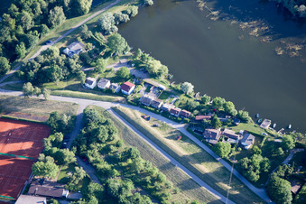 Schrägluftbild von Ortsteil Leopoldshafen in Eggenstein-Leopoldshafen im Bundesland Baden-Württemberg, Deutschland