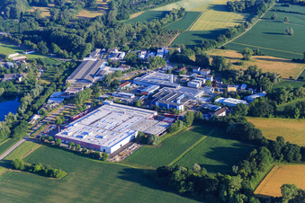 Coca-Cola Erfrischungsgetränke AG im Industriegebiet Im kleinen Bruch im Ortsteil Neureut in Karlsruhe im Bundesland Baden-Württemberg, Deutschland