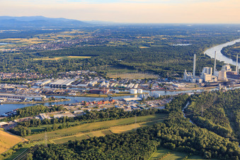 Nordbeckenstraße an den Karlsruher Rheinhäfen im Ortsteil Knielingen im Bundesland Baden-Württemberg, Deutschland