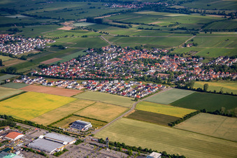 Bornheim von Südosten im Bundesland Rheinland-Pfalz, Deutschland