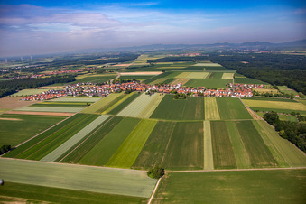Schrägluftbild von Ortsteil Hayna in Herxheim bei Landau im Bundesland Rheinland-Pfalz, Deutschland