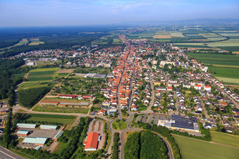 Stadtansicht aus Osten in Kandel im Bundesland Rheinland-Pfalz, Deutschland