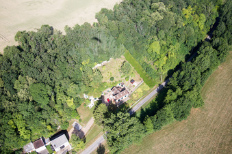 Schrägluftbild von Saint-Rimay im Bundesland Loir-et-Cher, Frankreich