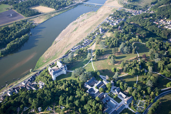 Chaumont-sur-Loire im Bundesland Loir-et-Cher, Frankreich von der Drohne aus gesehen