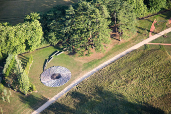 Drohnenbild von Chaumont-sur-Loire im Bundesland Loir-et-Cher, Frankreich