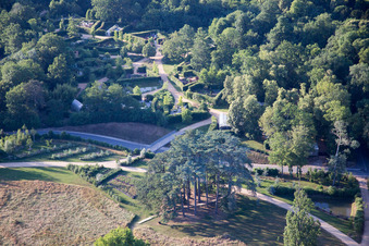 Chaumont-sur-Loire im Bundesland Loir-et-Cher, Frankreich von der Drohne aus gesehen