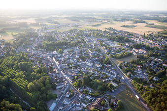 Cheverny im Bundesland Loir-et-Cher, Frankreich aus der Luft