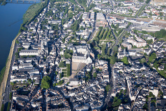 Drohnenbild von Blois im Bundesland Loir-et-Cher, Frankreich