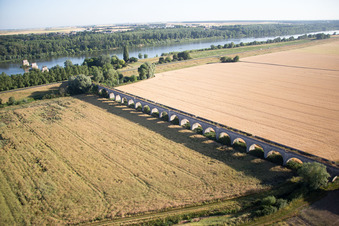 Viadukt bei Vineuil/Loire (F-Centre) im Bundesland Loir-et-Cher, Frankreich von oben gesehen