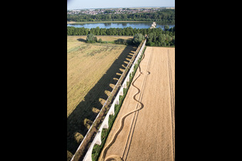 Drohnenaufname von Viadukt bei Vineuil/Loire (F-Centre) im Bundesland Loir-et-Cher, Frankreich