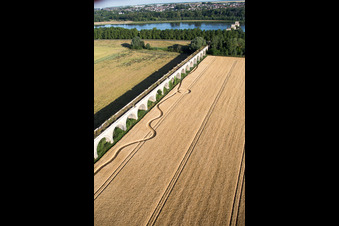 Drohnenbild von Viadukt bei Vineuil/Loire (F-Centre) im Bundesland Loir-et-Cher, Frankreich