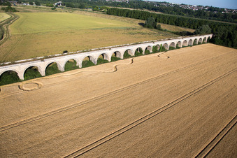 Luftaufnahme von Viadukt bei Vineuil/Loire (F-Centre) im Bundesland Loir-et-Cher, Frankreich