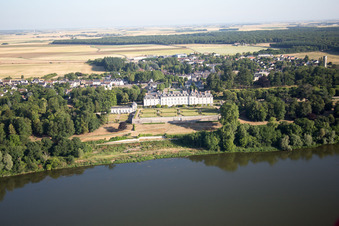 Schrägluftbild von Menars im Bundesland Loir-et-Cher, Frankreich