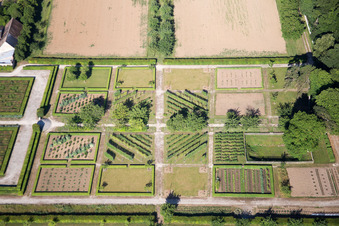 Schloßpark von Schloß Jardin de Chateau de Talcy in Talcy in Centre-Val de Loire im Bundesland Loir-et-Cher, Frankreich