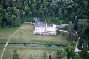Pocé-sur-Cisse im Bundesland Indre-et-Loire, Frankreich von oben gesehen