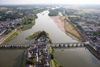 Amboise im Bundesland Indre-et-Loire, Frankreich von der Drohne aus gesehen