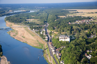 Chaumont-sur-Loire im Bundesland Loir-et-Cher, Frankreich von oben gesehen