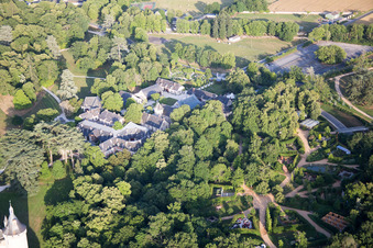Chaumont-sur-Loire im Bundesland Loir-et-Cher, Frankreich von der Drohne aus gesehen