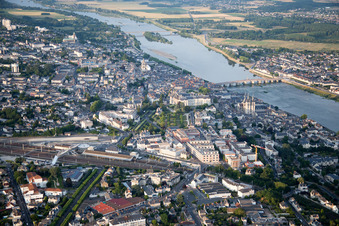 Drohnenbild von Blois im Bundesland Loir-et-Cher, Frankreich