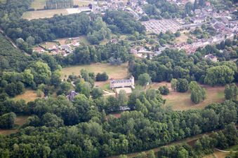 Luftaufnahme von Vitry-aux-Loges im Bundesland Loiret, Frankreich