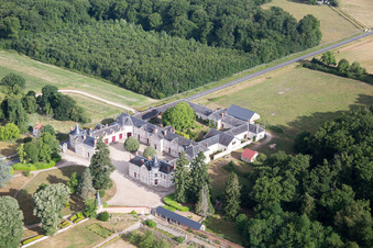 Château de Combreux im Bundesland Loiret, Frankreich aus der Luft