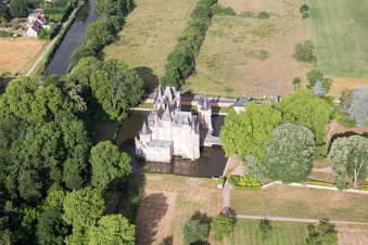 Château de Combreux im Bundesland Loiret, Frankreich von oben gesehen