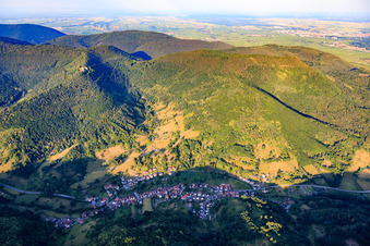 Burgruine Neuscharfeneck über dem Dernbachtal in Flemlingen im Bundesland Rheinland-Pfalz, Deutschland