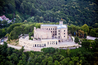 Hambacher Schloss im Ortsteil Diedesfeld in Neustadt an der Weinstraße im Bundesland Rheinland-Pfalz, Deutschland