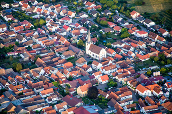 Kirchengebäude der Katholischen Kirche  in Venningen im Bundesland Rheinland-Pfalz, Deutschland