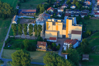 Luftbild von Silos der Getreidemühle Cornexo GmbH in Freimersheim im Bundesland Rheinland-Pfalz, Deutschland