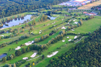 Schrägluftbild von Golfanlage Landgut Dreihof - GOLF absolute in Essingen im Bundesland Rheinland-Pfalz, Deutschland