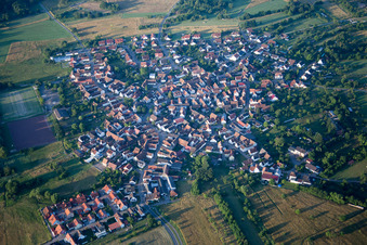 Schrägluftbild von Dorf - Ansicht im Ortsteil Büchelberg in Wörth am Rhein im Bundesland Rheinland-Pfalz, Deutschland