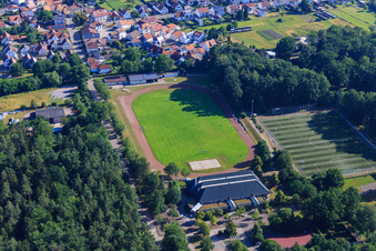 Luftbild von Stadion des TuS 1908 Schaidt und Sporthalle in Wörth am Rhein im Bundesland Rheinland-Pfalz, Deutschland