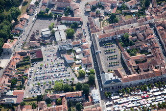 Lunéville im Bundesland Meurthe-et-Moselle, Frankreich von oben