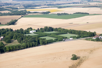 Grabreihen auf dem Gelände des Amerikanischen Soldatenfriedhofes Saint Mihiel in Thiaucourt-Regnieville in Grand Est in Thiaucourt-Regniéville im Bundesland Meurthe-et-Moselle, Frankreich