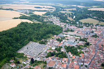 Luftbild von Saint-Mihiel im Bundesland Meuse, Frankreich