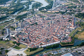 Schrägluftbild von Toul im Bundesland Meurthe-et-Moselle, Frankreich