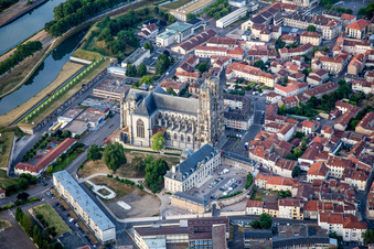Kirchengebäude der Kathedrale Saint Etienne in Toul in Grand Est im Bundesland Meurthe-et-Moselle, Frankreich