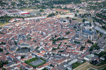 Toul im Bundesland Meurthe-et-Moselle, Frankreich von der Drohne aus gesehen