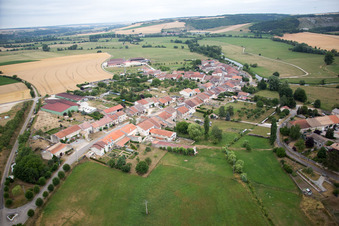 Drohnenaufname von Taillancourt, Montbras im Bundesland Meuse, Frankreich
