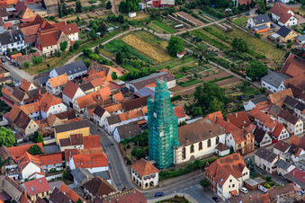 Katholische Kirche eingerüstet von Leidner GmbH Gerüstbau, Landau in Ottersheim bei Landau im Bundesland Rheinland-Pfalz, Deutschland aus der Luft