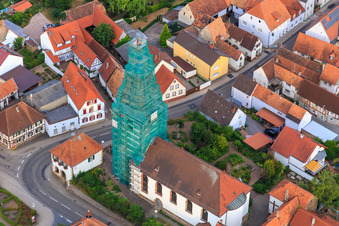 Drohnenbild von Katholische Kirche eingerüstet von Leidner GmbH Gerüstbau, Landau in Ottersheim bei Landau im Bundesland Rheinland-Pfalz, Deutschland