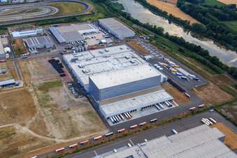 Schrägluftbild von Pfälzer Erfrischungsgetränke GmbH in Wörth am Rhein im Bundesland Rheinland-Pfalz, Deutschland