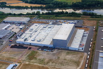 Pfälzer Erfrischungsgetränke GmbH in Wörth am Rhein im Bundesland Rheinland-Pfalz, Deutschland von oben gesehen