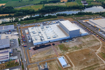 Pfälzer Erfrischungsgetränke GmbH in Wörth am Rhein im Bundesland Rheinland-Pfalz, Deutschland aus der Luft betrachtet